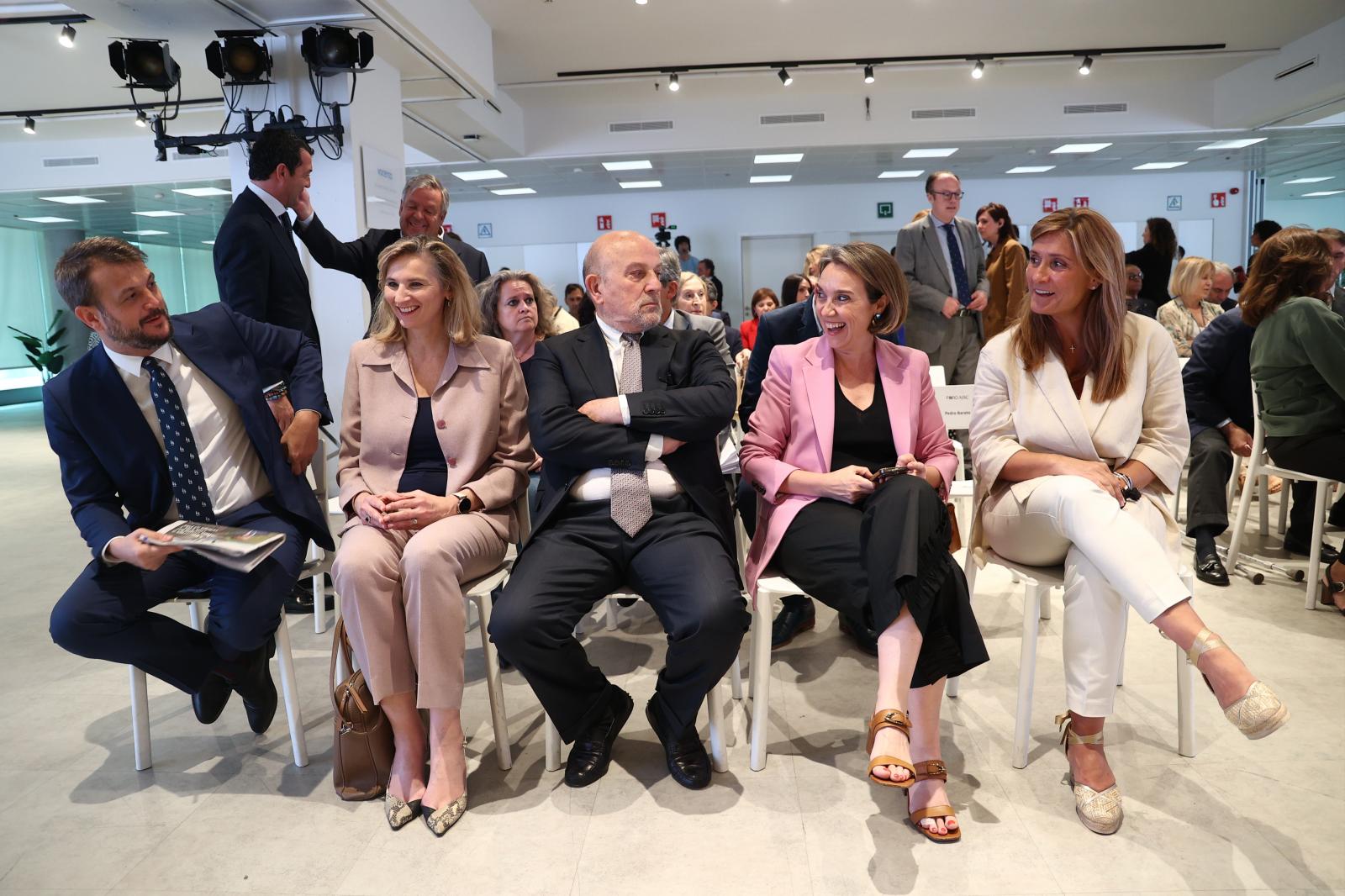 Juan Fernández-Miranda, adjunto al director y corresponsal político de ABC, Paloma Martín, vicesecretaria de Desarrollo Sostenible, José Manuel Otero, presidente del Grupo Puentes, Cuca Gamarra, secretaria general y portavoz del PP y Ana Delgado directora general de ABC