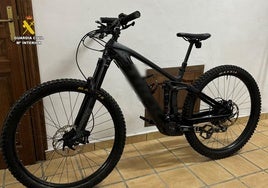 Compra una bicicleta eléctrica de 11.000 euros por 400 y acaba detenido junto al vendedor