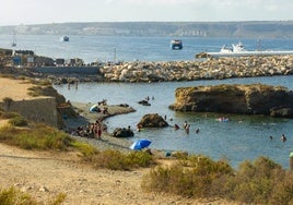 Cómo se llega a Tabarca y qué se puede hacer este verano en la isla habitada más pequeña de España