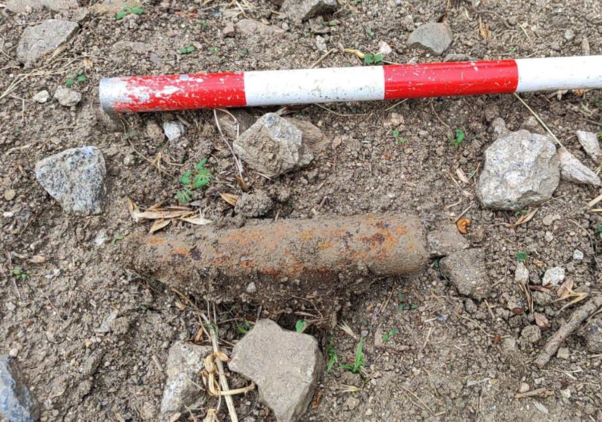 Imagen del objeto hallado entre las vías del tren, cerca de la estación de Galapagar