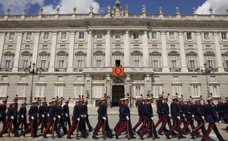 Imagen principal - Momentos de la conmemoración del décimo aniversario del reinado de Felipe VI