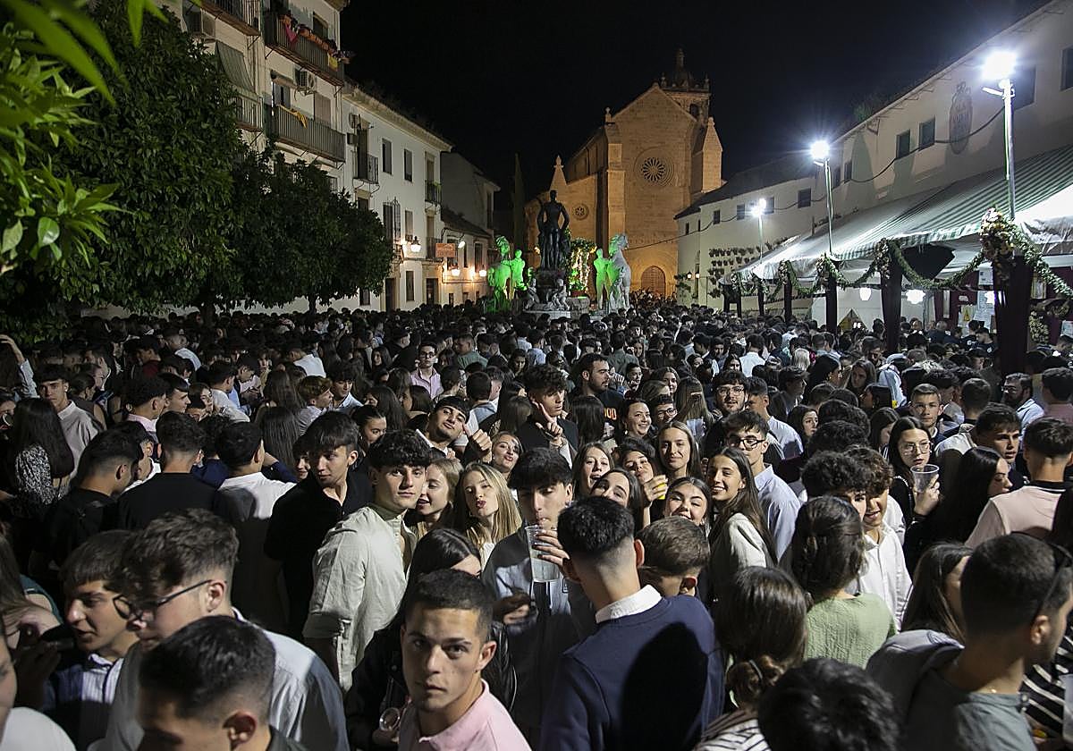 Ambiente nocturno en la Cruz de Santa Marina en la última edición de esta fiesta