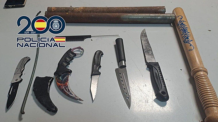 Imagen de los objetos peligrosos incautados por la Policía Nacional en Valencia