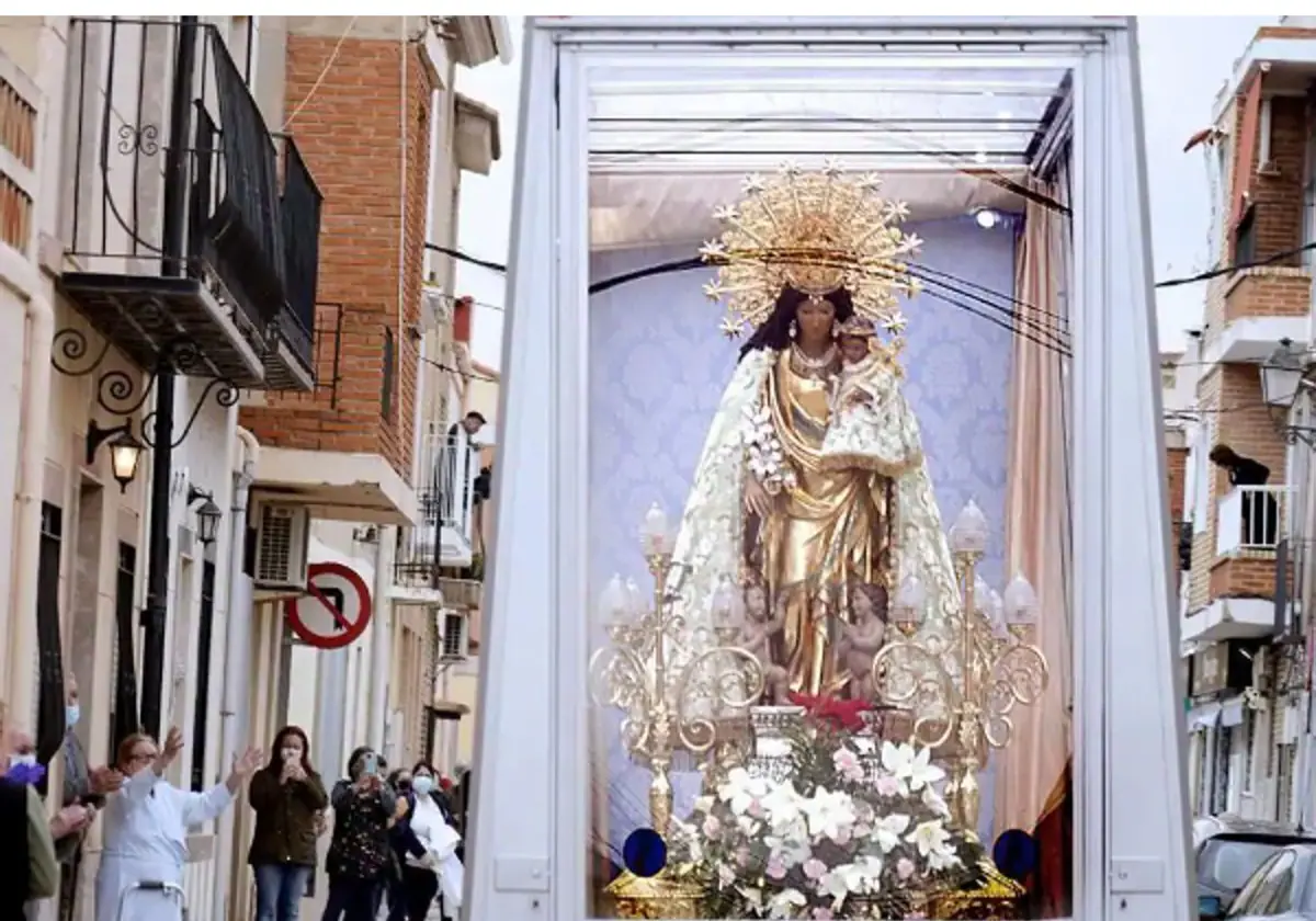 La imagen peregrina de la Virgen de los Desamparados visitará por primera  vez Sevilla el próximo