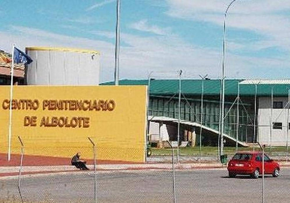 Exterior de la prisión provincial de Granada, ubicada en Albolote