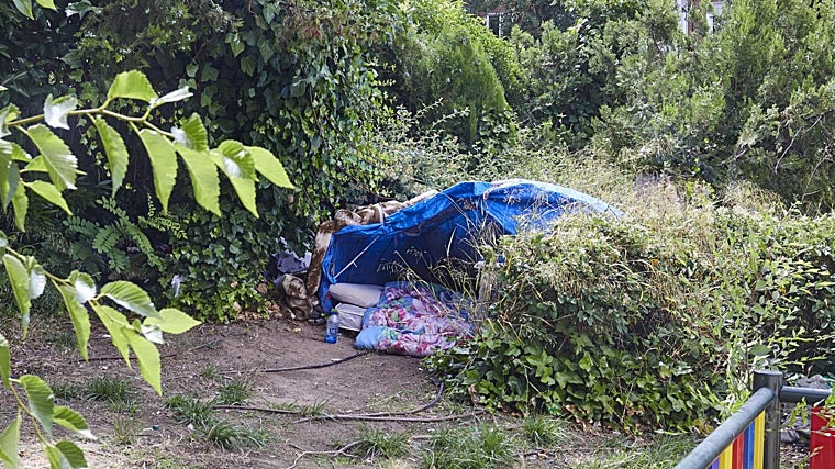 Una de las chabolas del parque infantil de Ascao