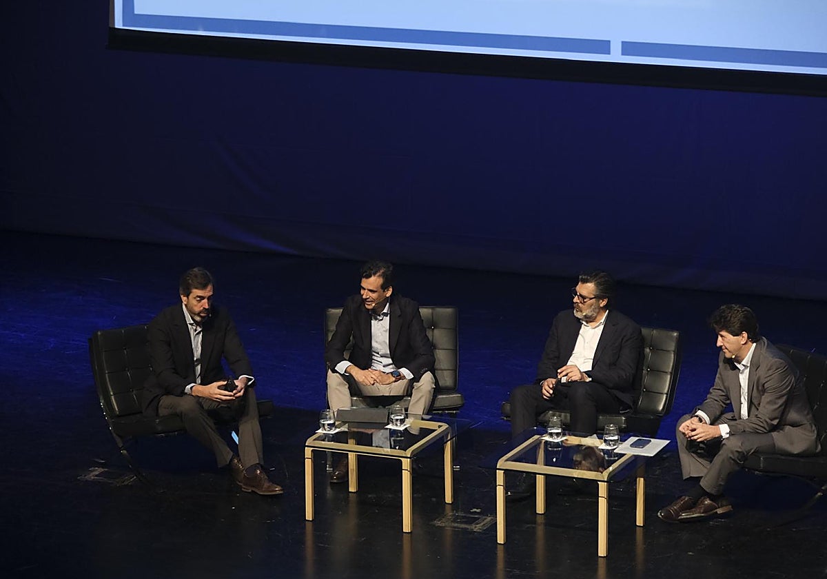 Mesa redonda con directivos de Vodafone, Cepsa y Cosentino