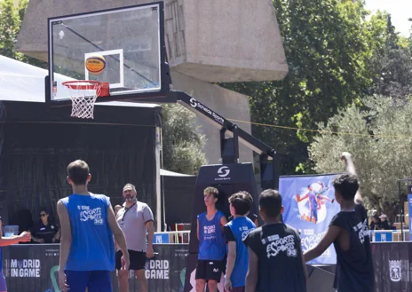 Imagen secundaria 1 - Colón acoge la fase final del campeonato que busca combinar el baloncesto en la vida real y en la pista 