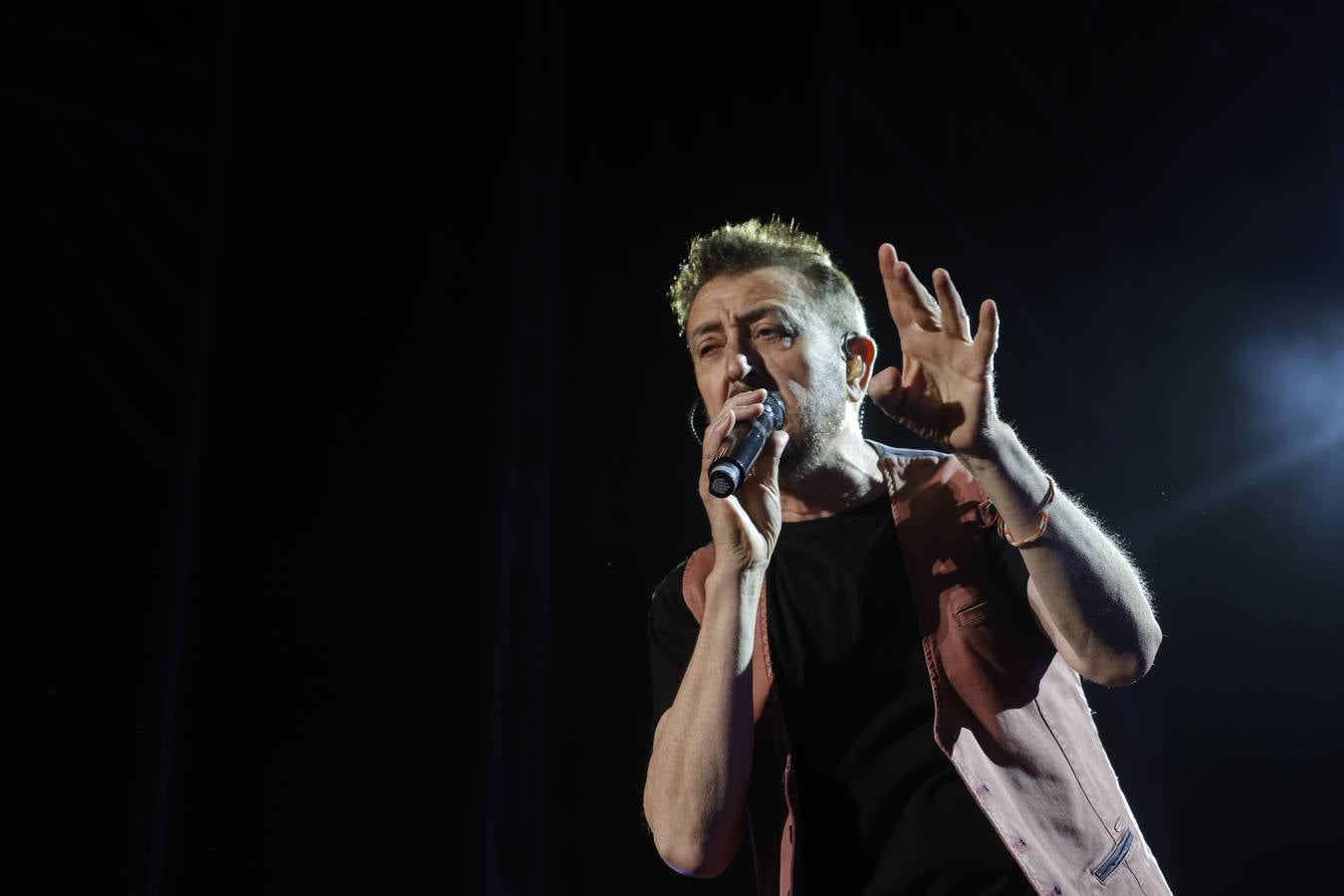 Manolo García enamora al público cordobés con un concierto único en imágenes