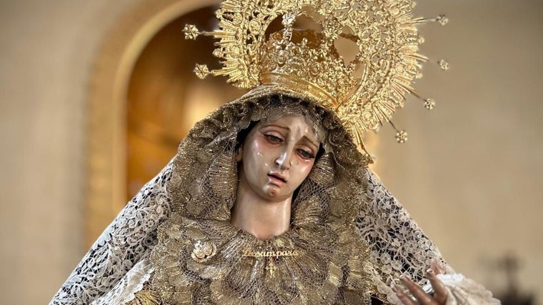 La Virgen, preparada para la procesión