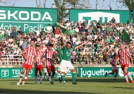 1-4: El CD Toledo se queda sin ascenso en un cruel final