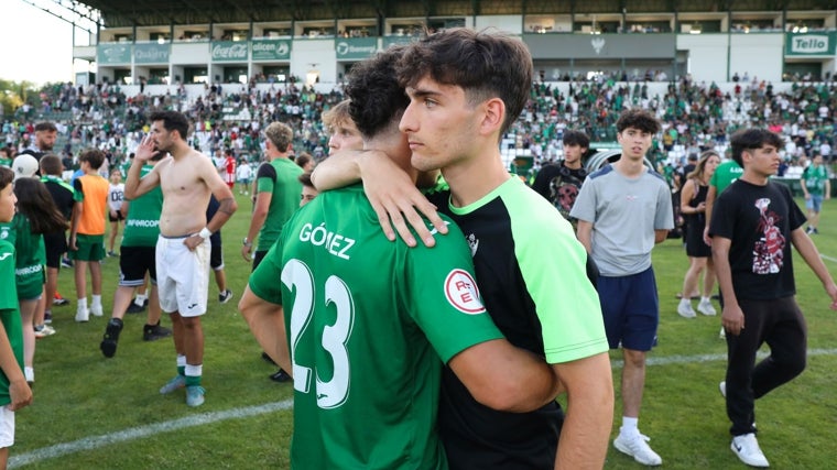 Pena infinita la de los jugadores del CD Toledo al acabar el partido