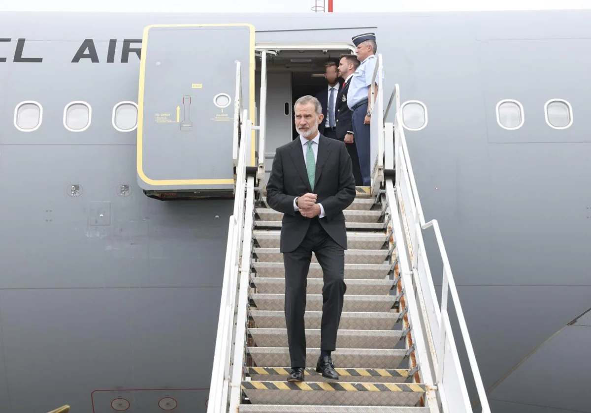 El Rey Felipe VI a su llegada al Aeropuerto Internacional de Vilnius