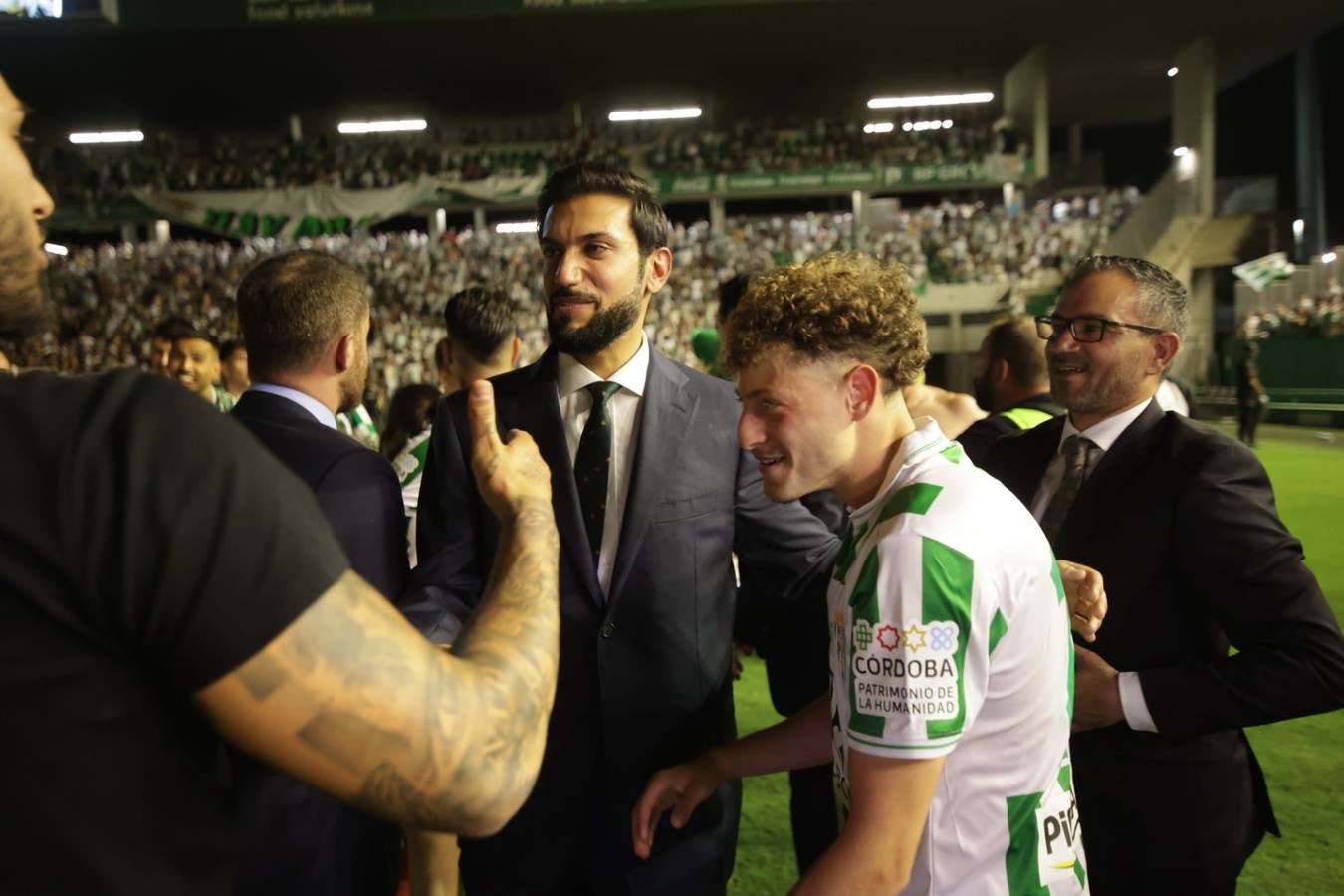 Fotos: la emotiva celebración del ascenso del Córdoba CF en El Arcángel