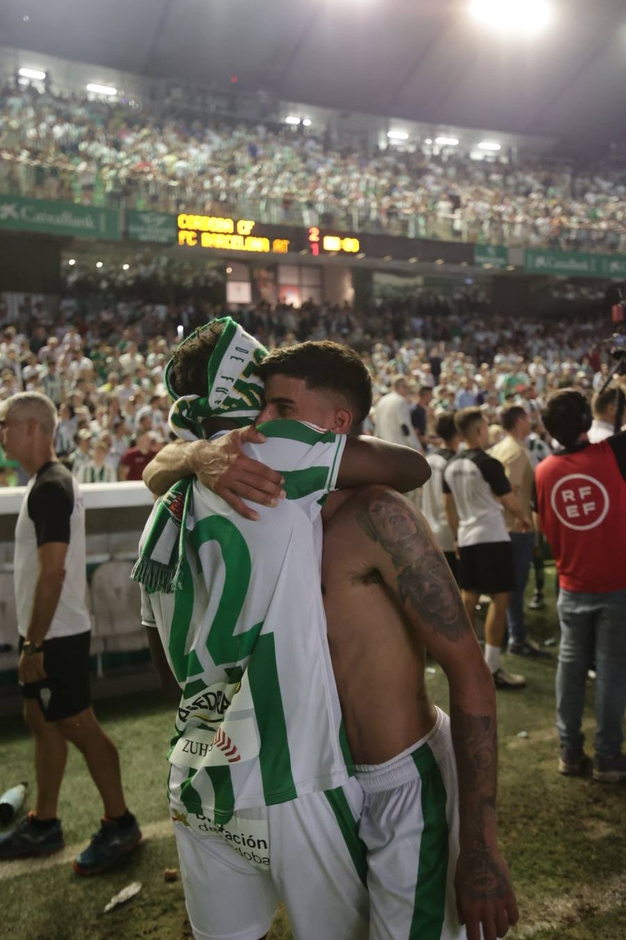 Fotos: la emotiva celebración del ascenso del Córdoba CF en El Arcángel