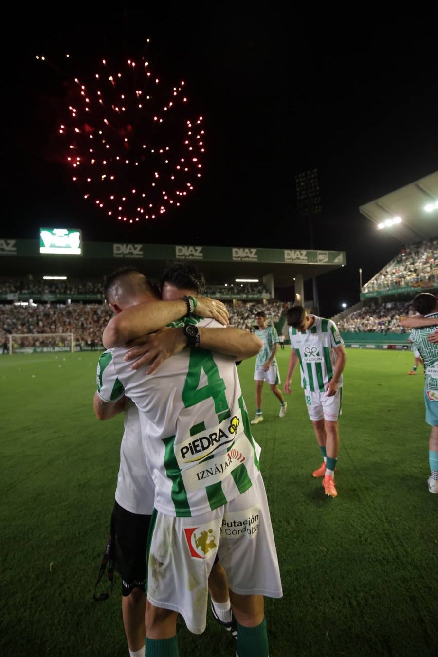Fotos: la emotiva celebración del ascenso del Córdoba CF en El Arcángel