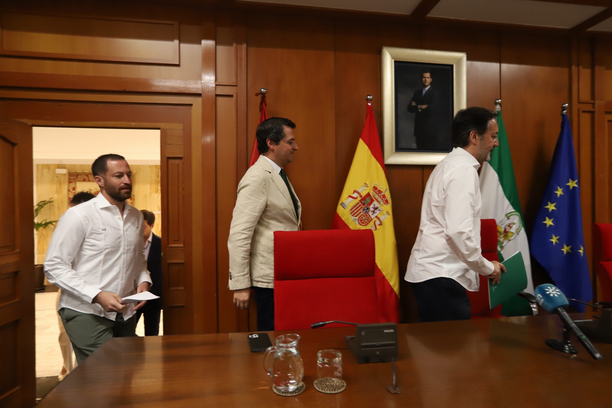 La celebración del ascenso del Córdoba en imágenes: visita a San Rafael y el Ayuntamiento