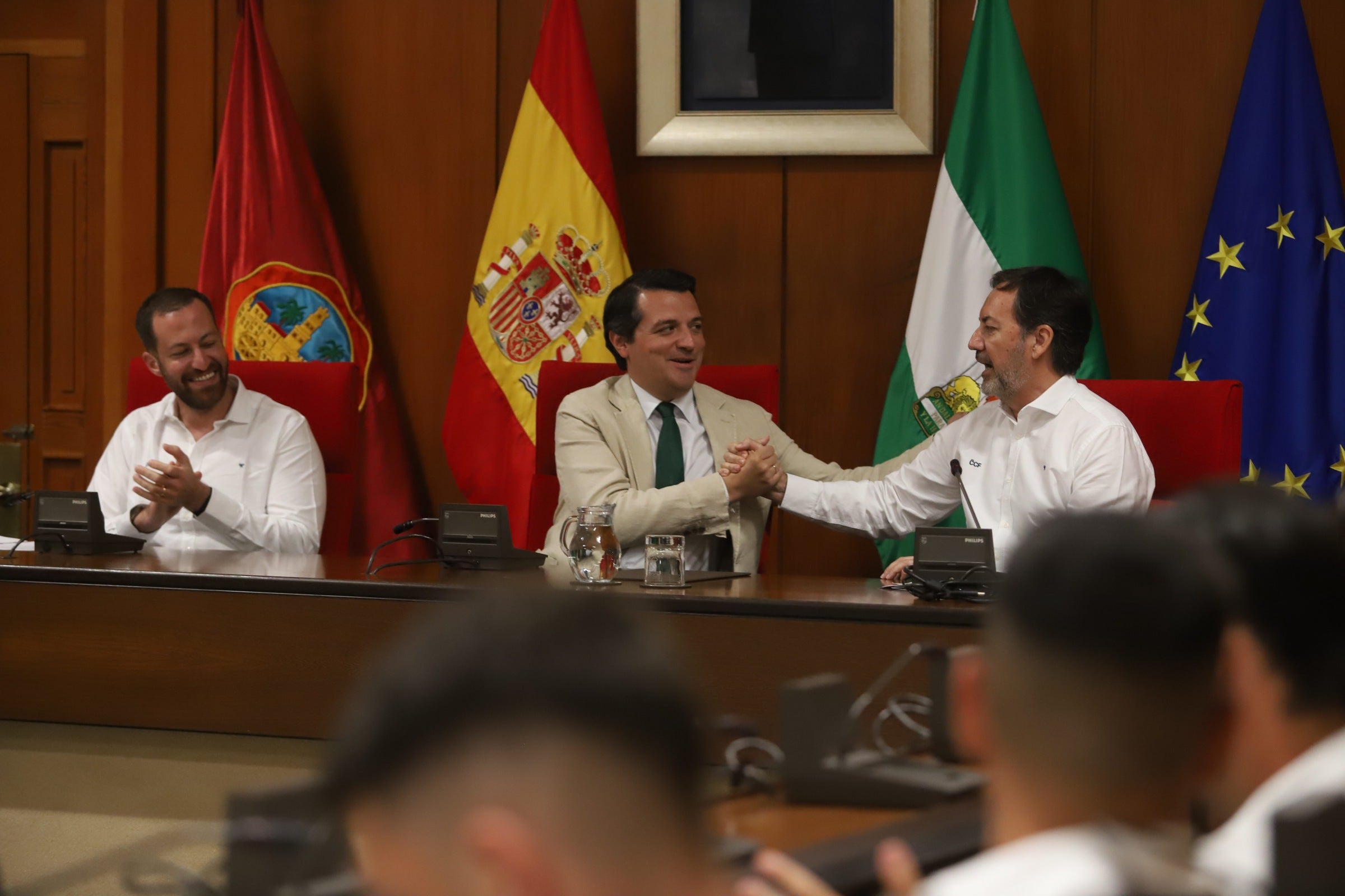 La celebración del ascenso del Córdoba en imágenes: visita a San Rafael y el Ayuntamiento