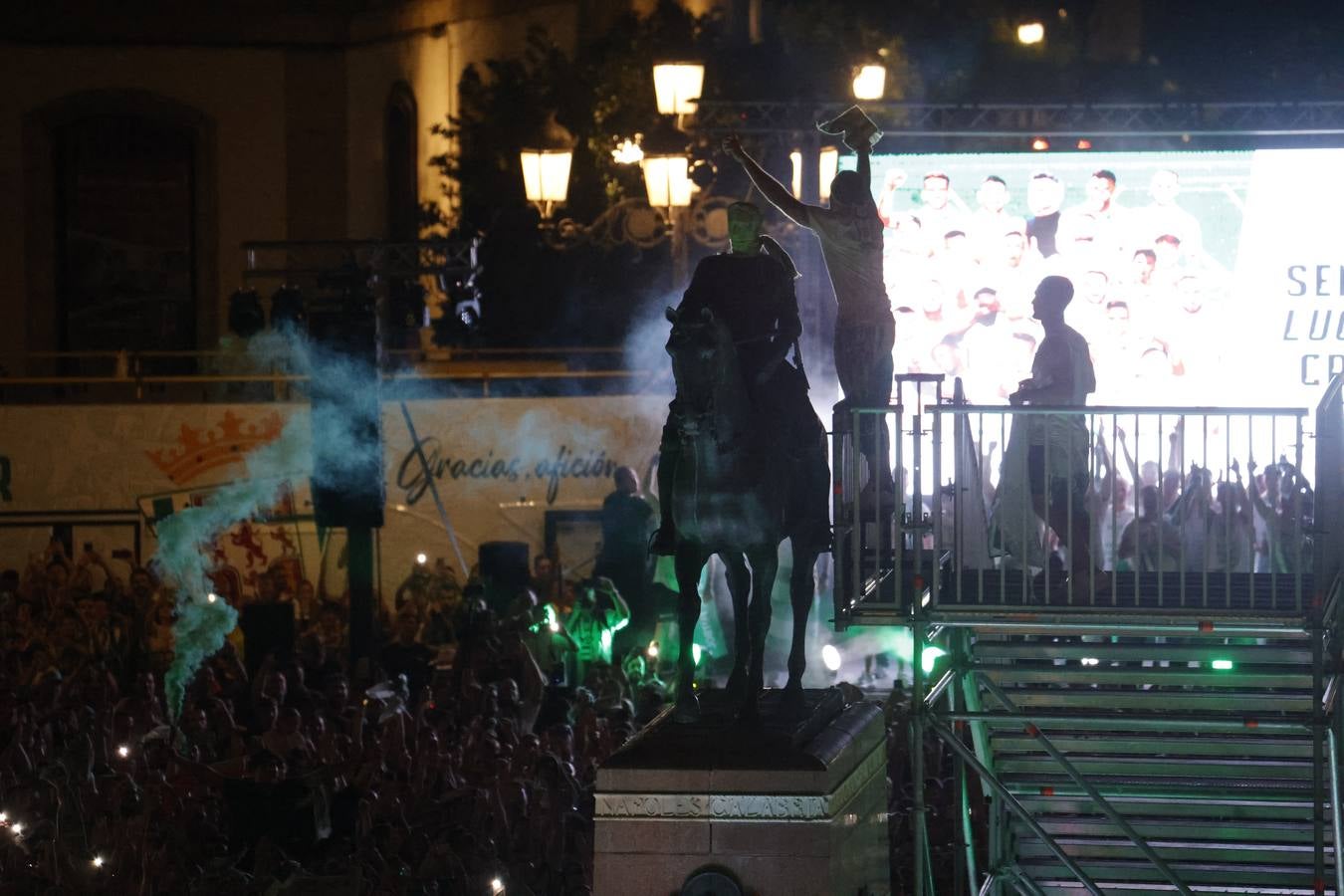 Baño de masas del Córdoba en Las Tendillas, en imágenes