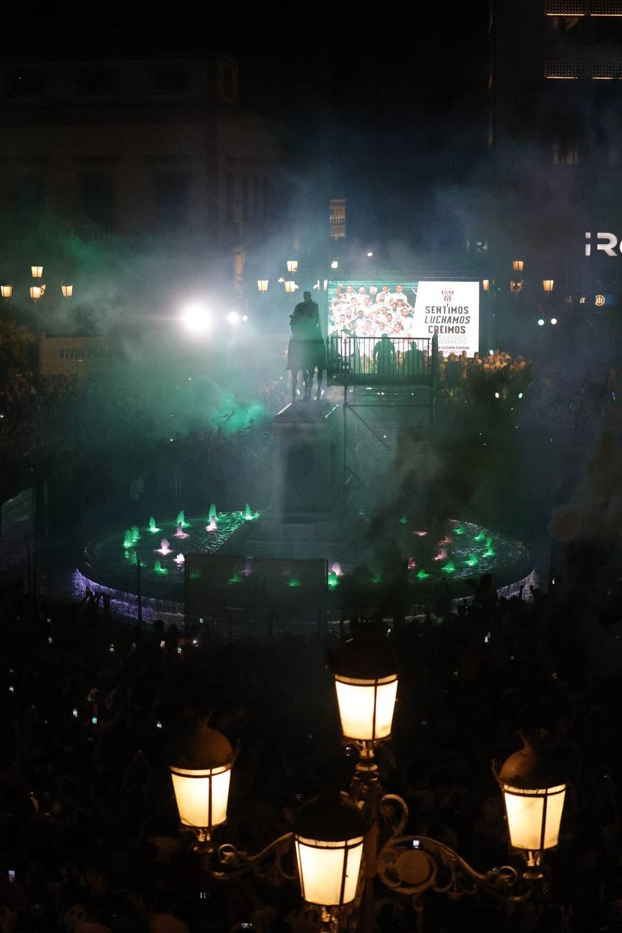Baño de masas del Córdoba en Las Tendillas, en imágenes