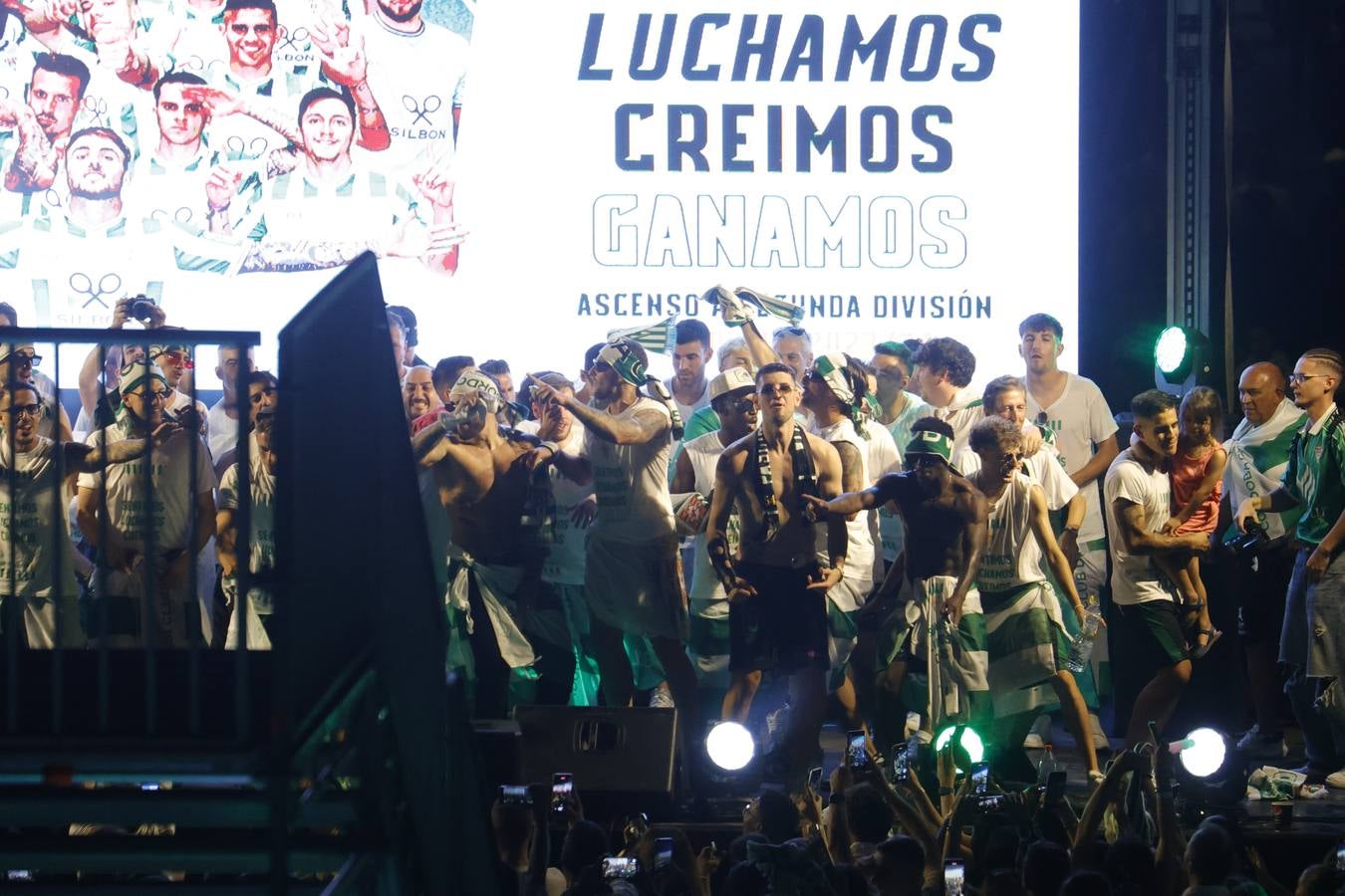 Baño de masas del Córdoba en Las Tendillas, en imágenes