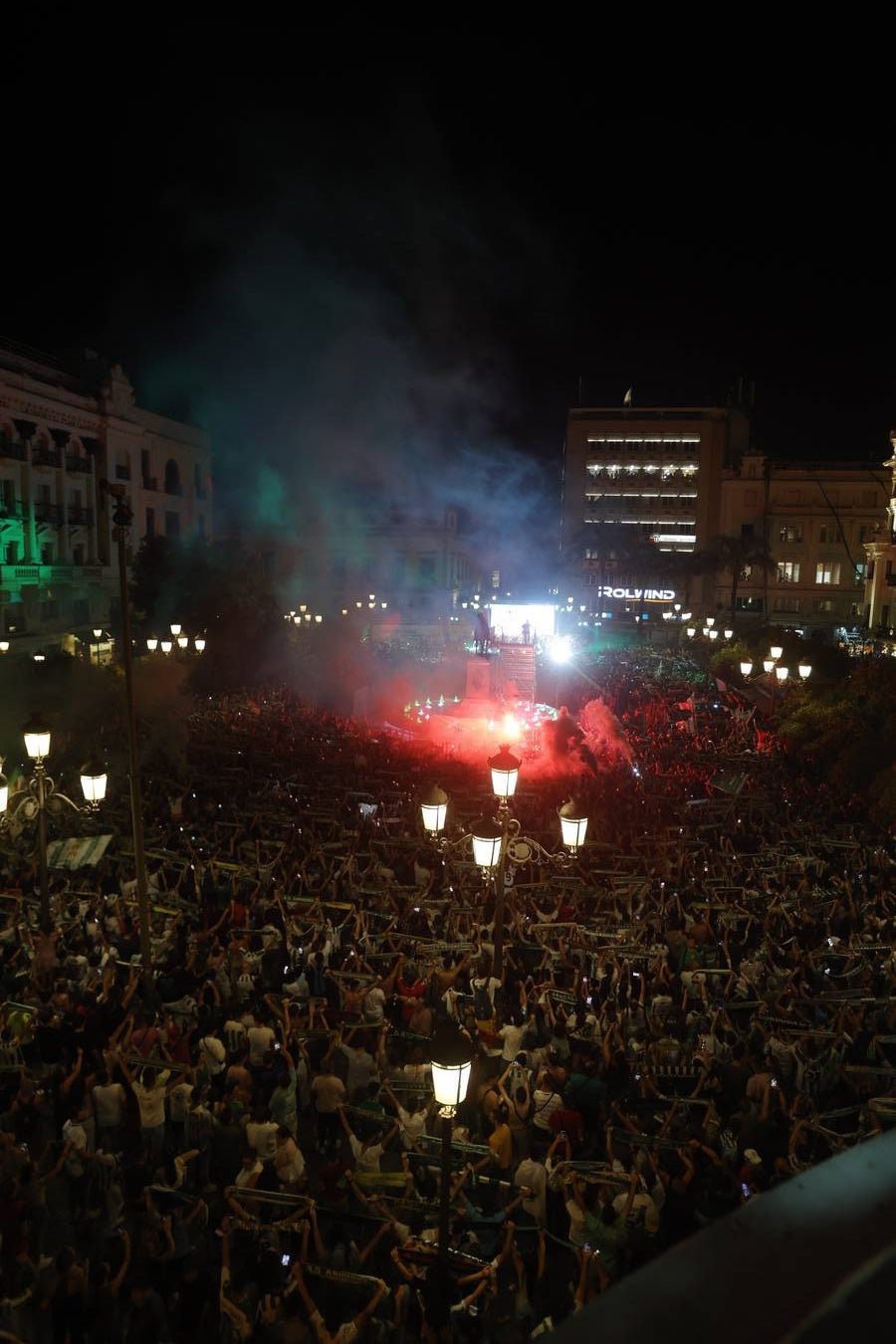 Baño de masas del Córdoba en Las Tendillas, en imágenes