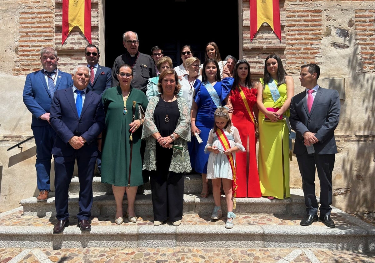 Concepción Cedillo, a la salida de la iglesia