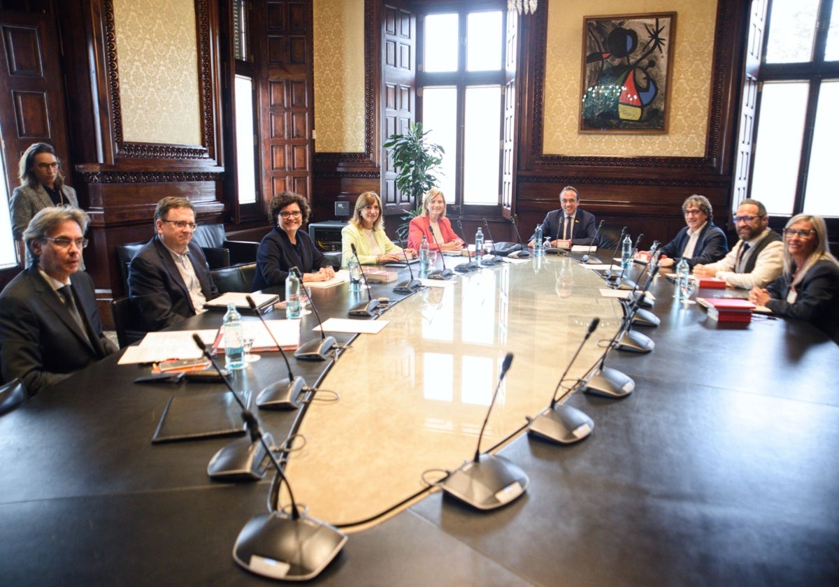 Reunión de la Mesa del Parlamento de Cataluña