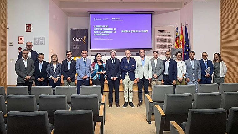 Directores y presidentes de REDIT y de los IITT con el Secretario Autonómico, Felipe Carrasco y los catedráticos Joaquín Maudos y Vicente Safón de IVIE