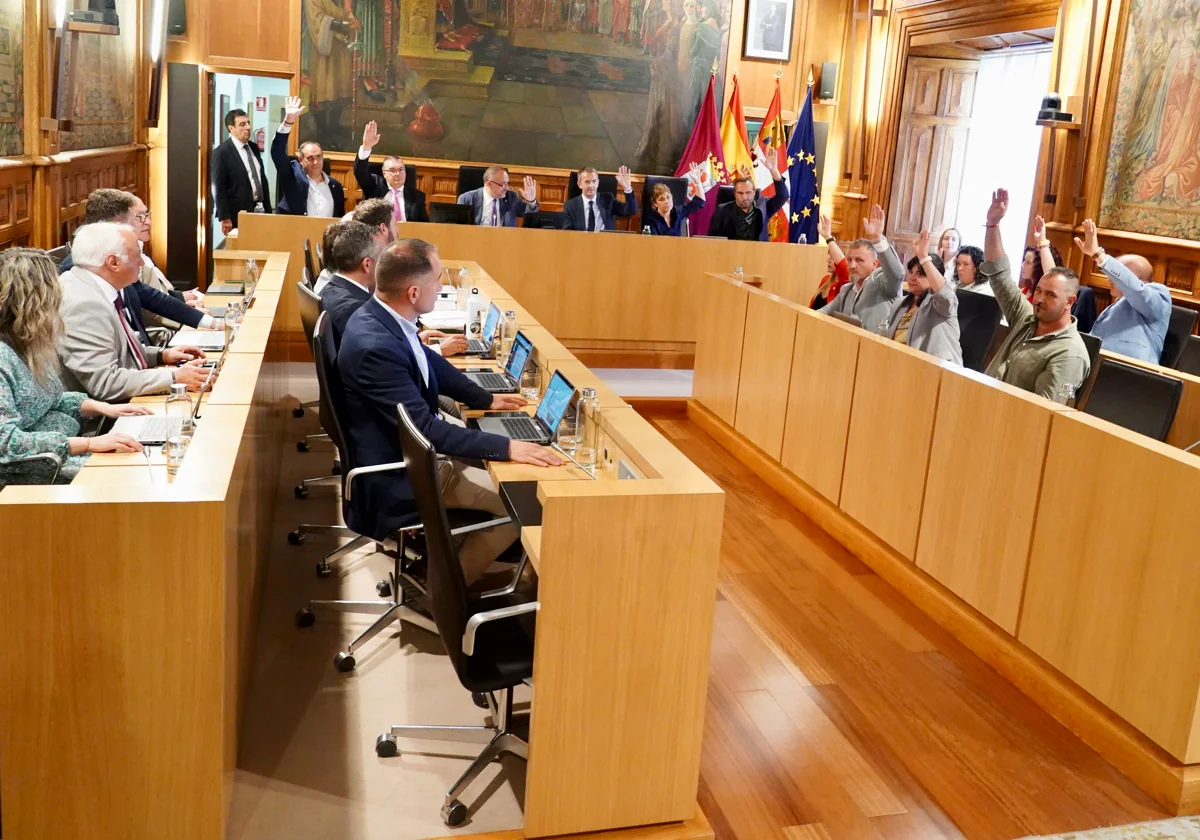 El pleno ordinario de la Diputación de León acoge el debate sobre la moción pro autonomía, a instancias de la Unión del Pueblo Leonés