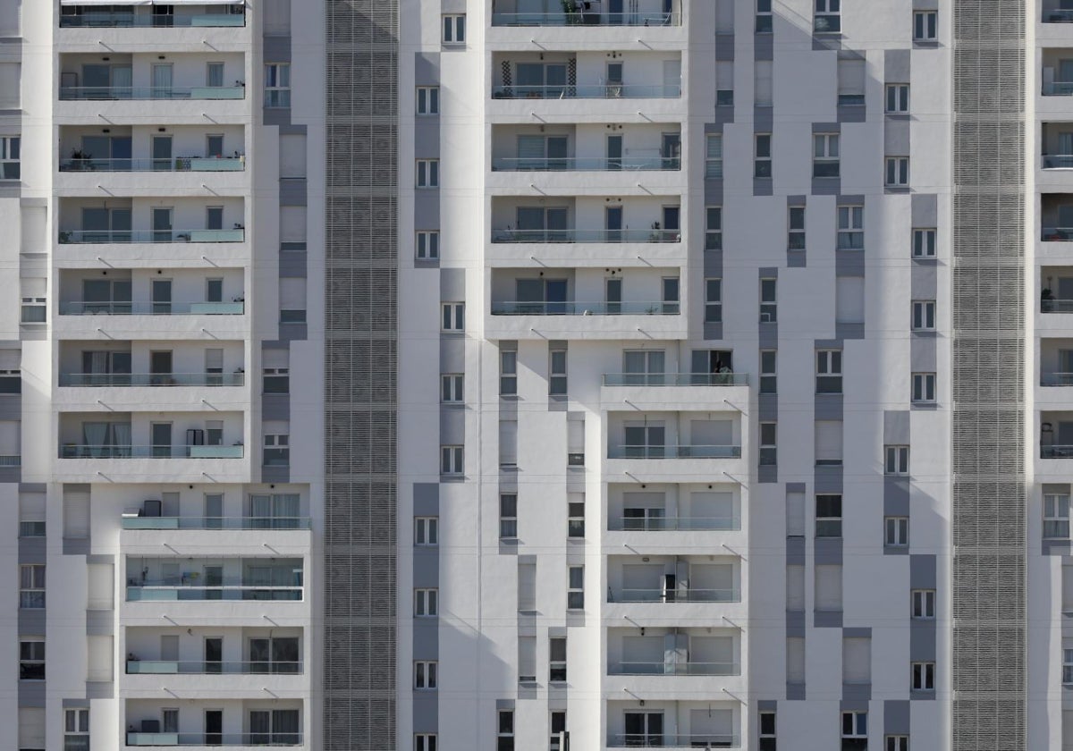 Vista general de un bloque de viviendas de nueva construcción en Valencia