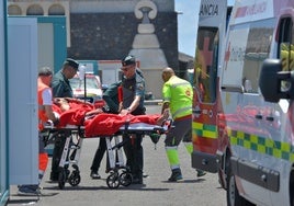 Rescatados dos cayucos con 105 personas en las islas de Gran Canaria y El Hierro