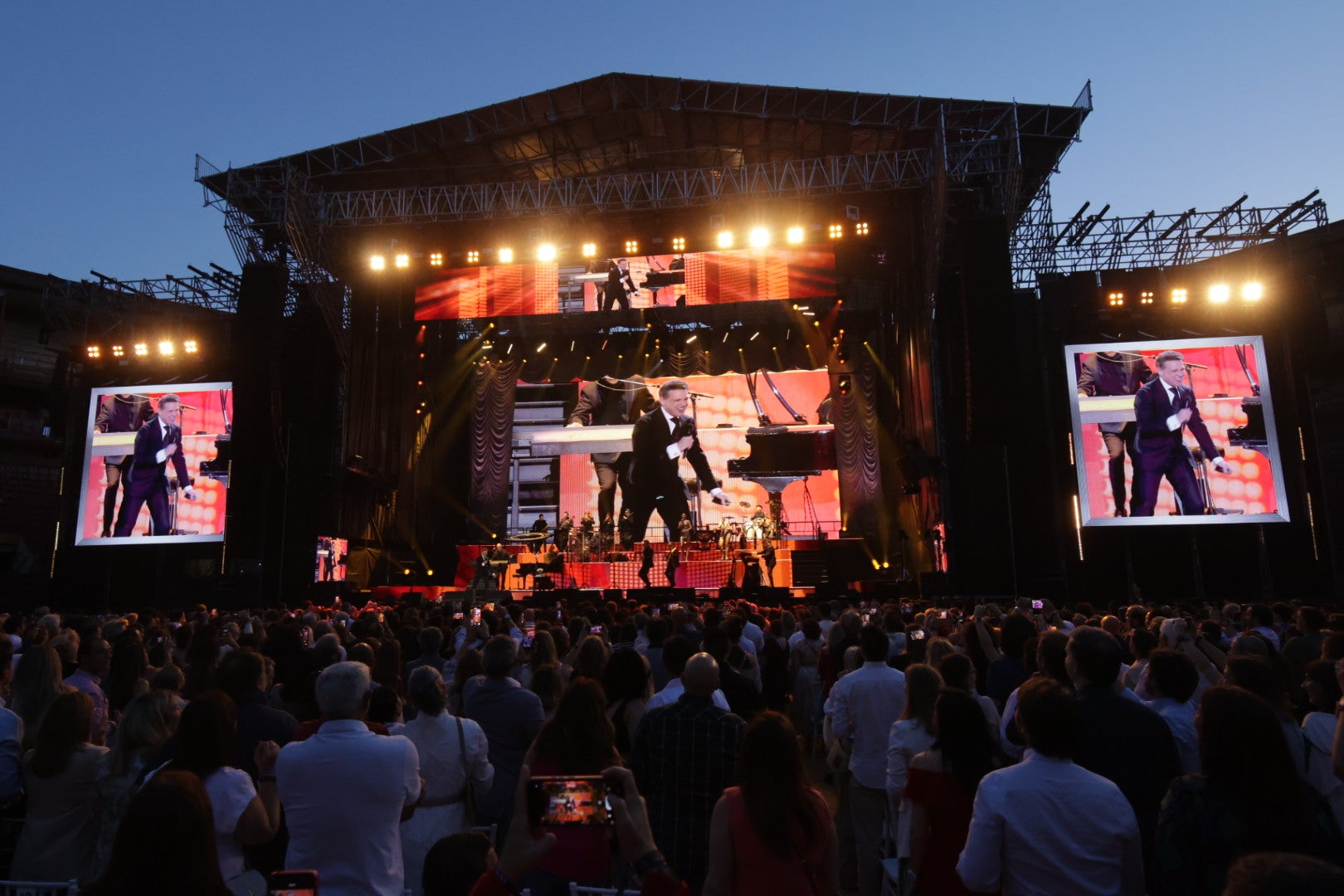 Las mejores imágenes del concierto de Luis Miguel en Córdoba
