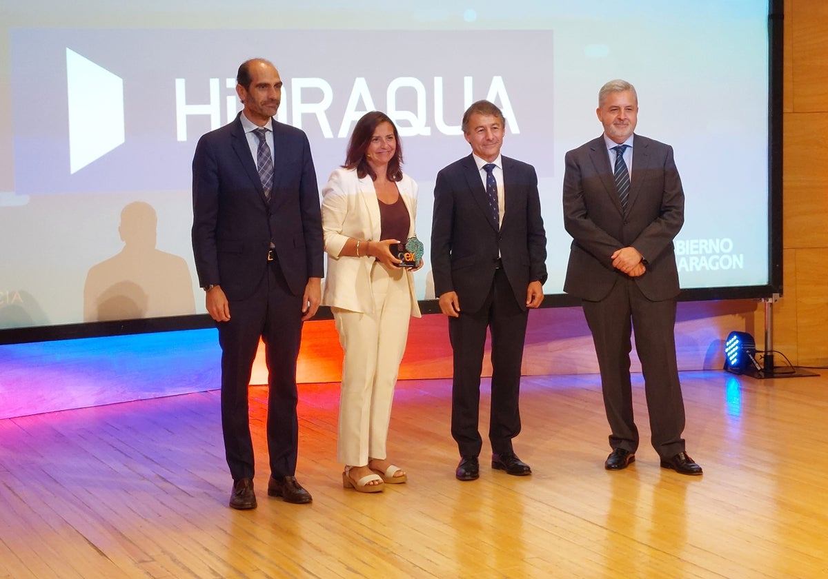 Representantes de Hidraqua reciben el premio CEX 2024