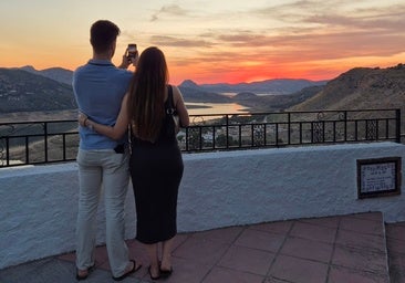 Escapadas a Iznájar: un mirador con atardeceres de película
