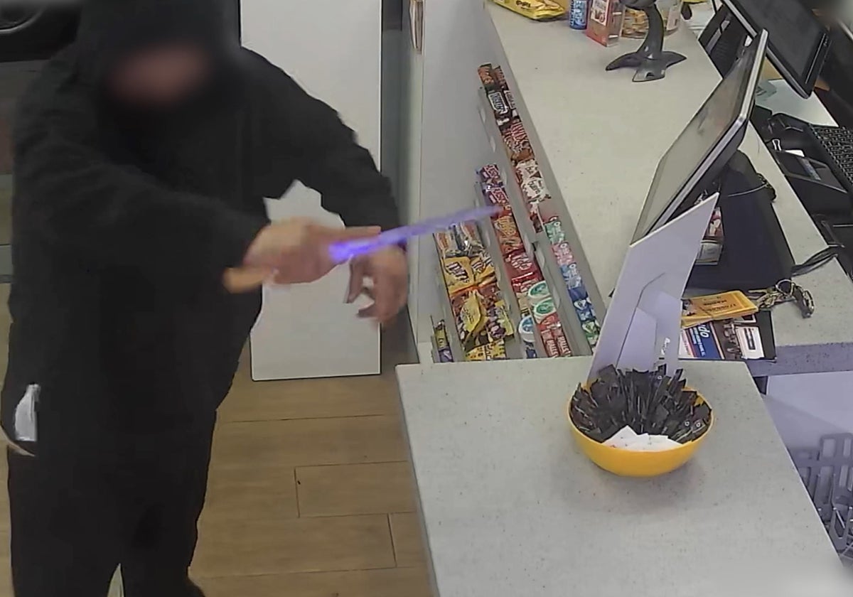 Foto del robo en una gasolinera