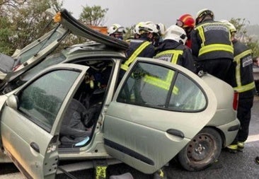 Muere atrapado en su coche tras un siniestro vial en Villanueva del Duque