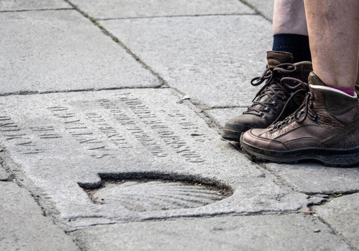 Imagen de archivo de un peregrino tras hacer el camino de Santiago