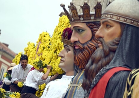 Imagen secundaria 1 - Actos en Burgos en honor a Santa María la Mayor