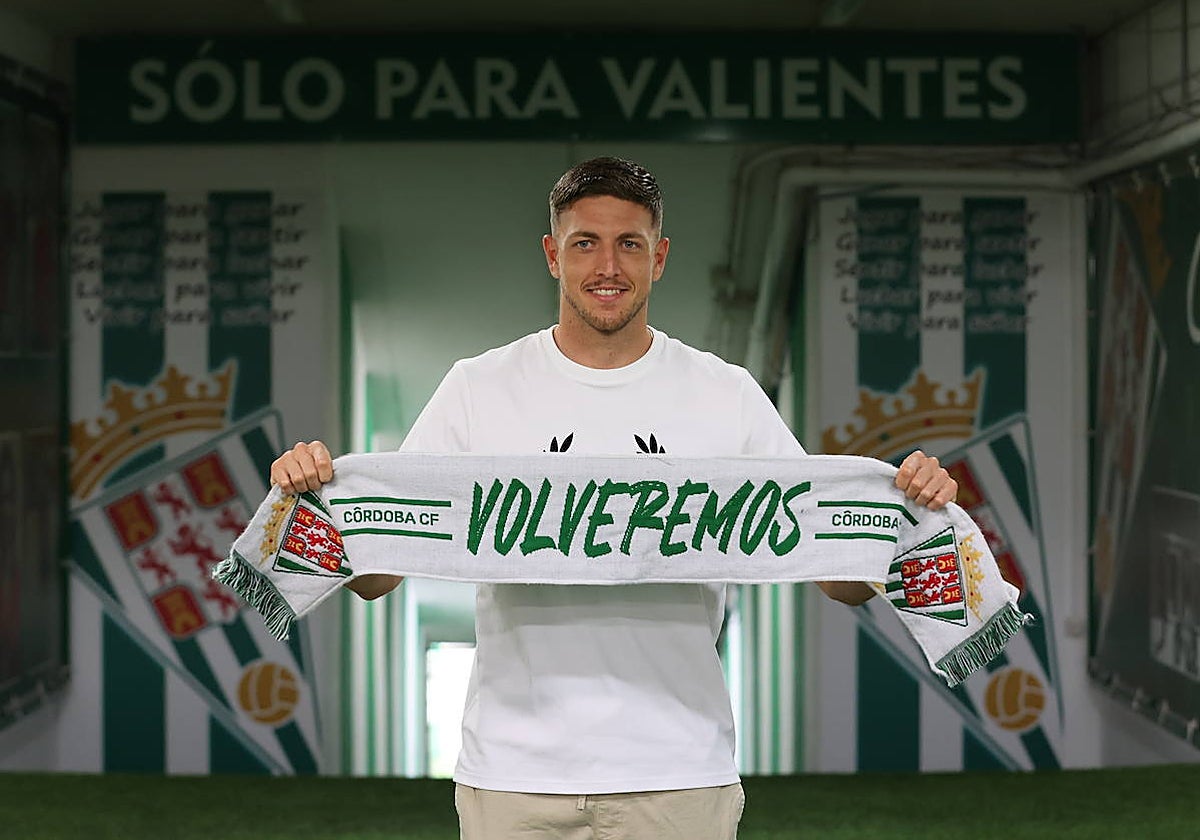 El portero Carlos Marín en la zona mixta de El Arcángel