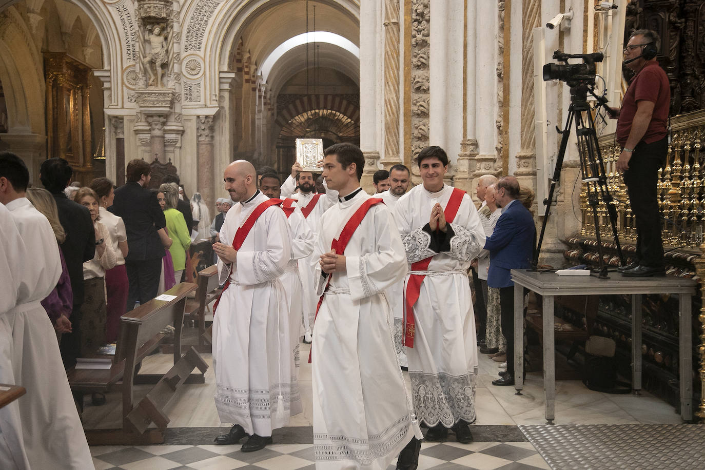 Fotos: la ordenación de ocho nuevos sacerdotes en Córdoba