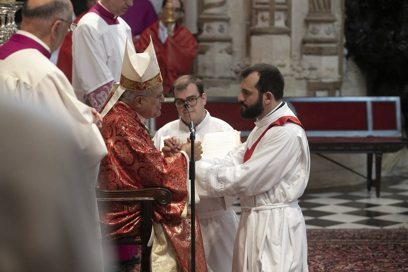 Fotos: la ordenación de ocho nuevos sacerdotes en Córdoba