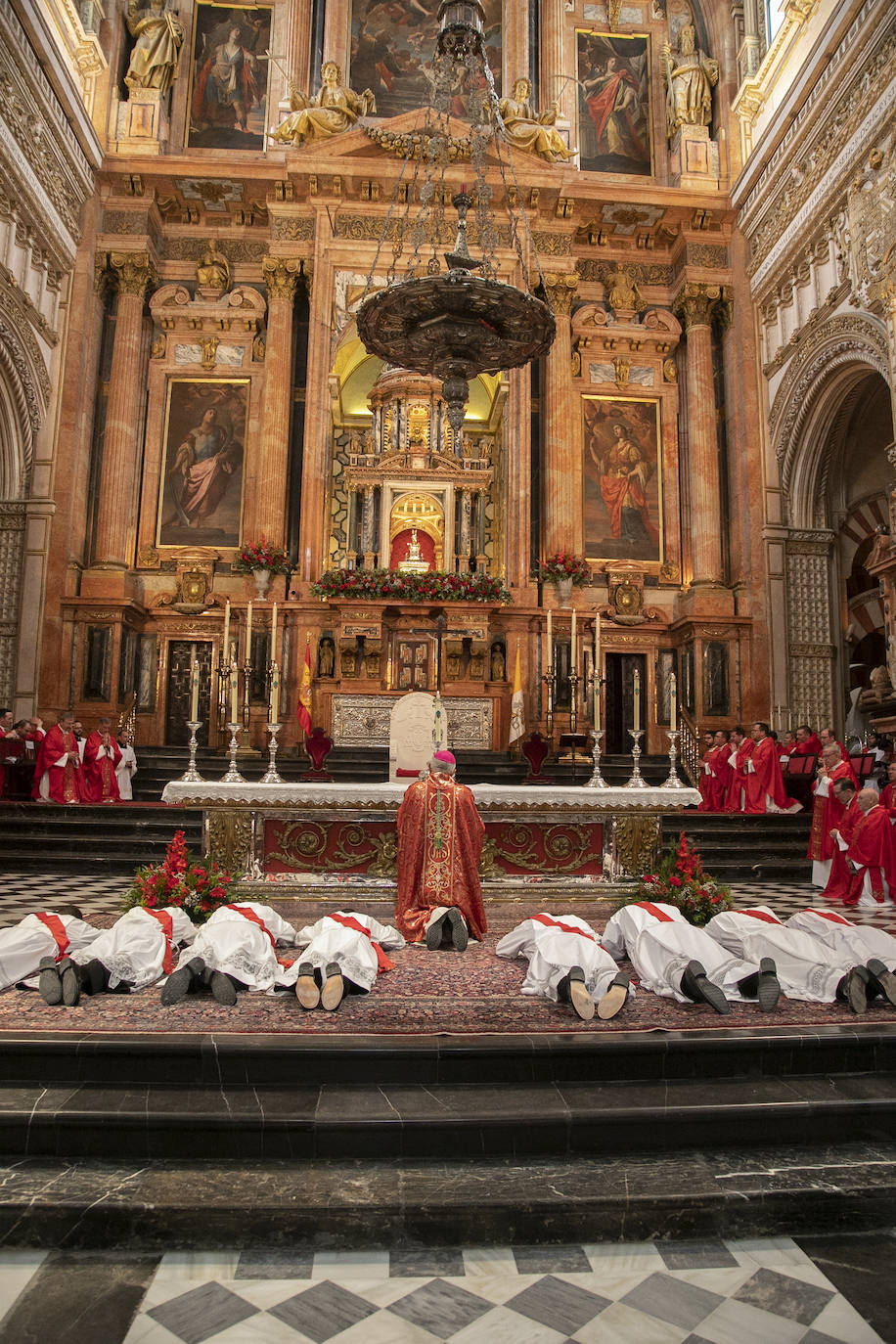 Fotos: la ordenación de ocho nuevos sacerdotes en Córdoba