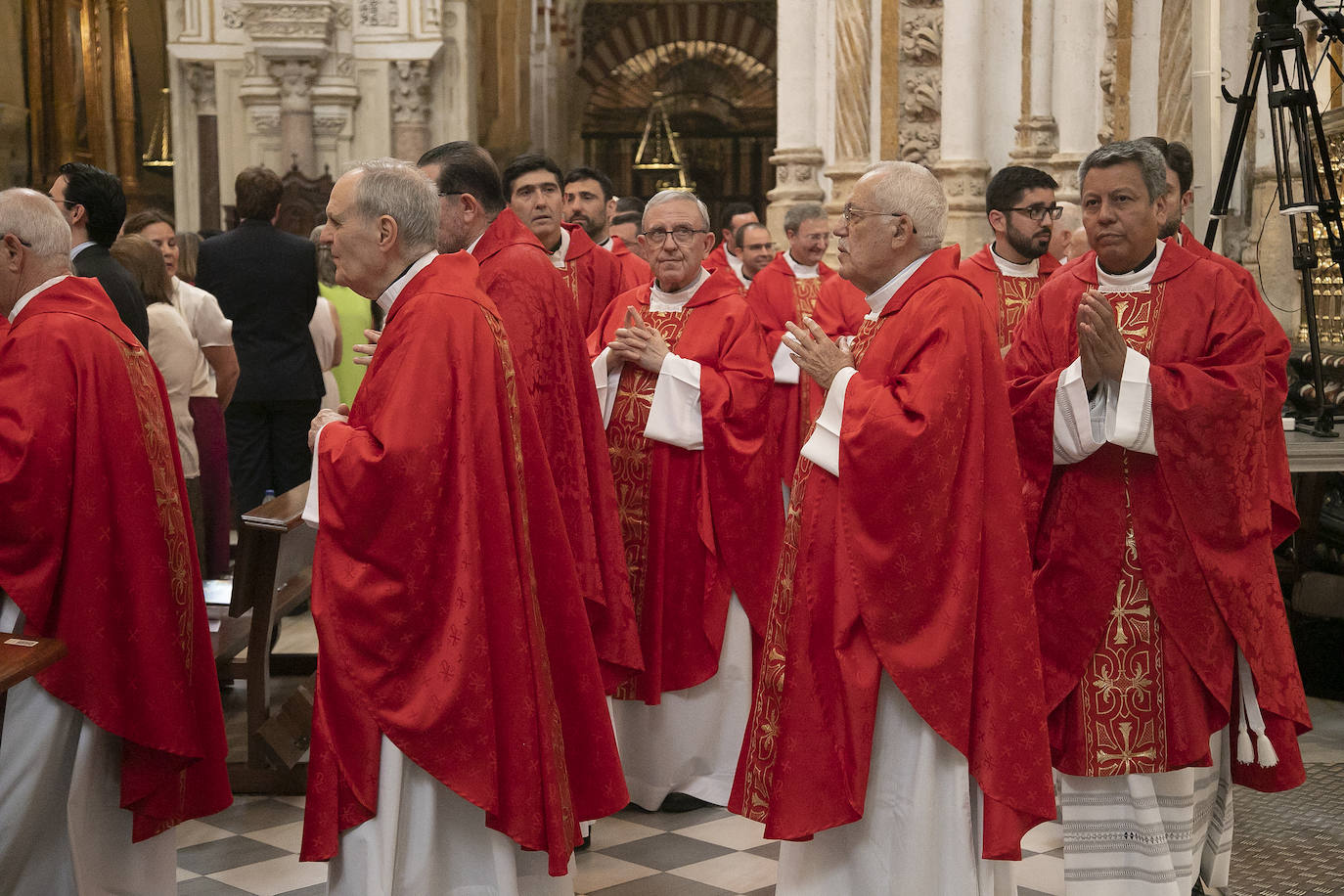 Fotos: la ordenación de ocho nuevos sacerdotes en Córdoba