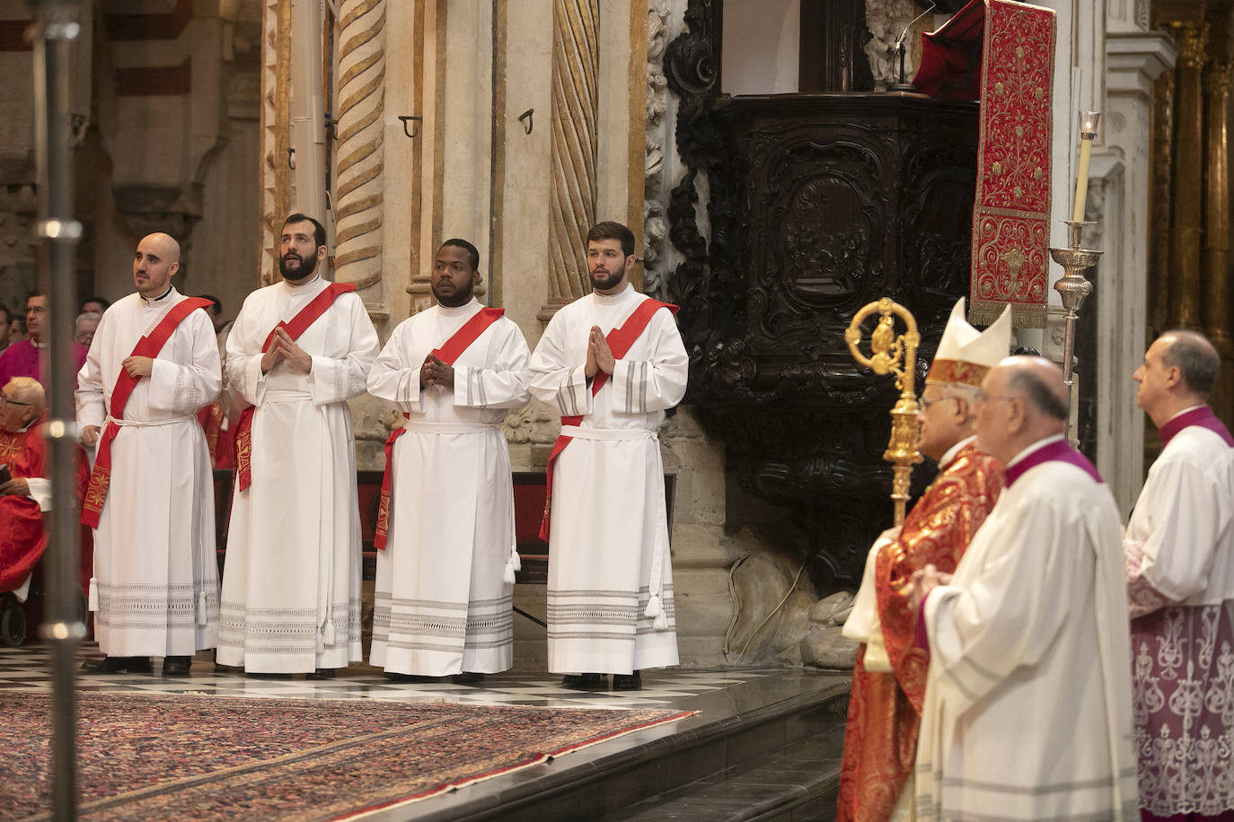 Fotos: la ordenación de ocho nuevos sacerdotes en Córdoba