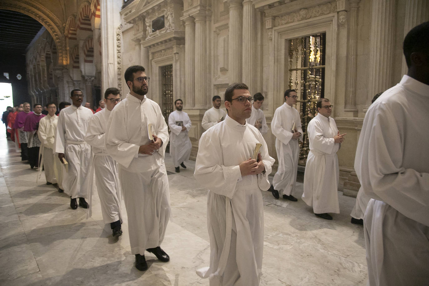 Fotos: la ordenación de ocho nuevos sacerdotes en Córdoba
