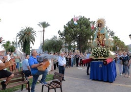 La imagen peregrina de la Virgen de los Desamparados visita por primera vez la localidad valenciana de Tous