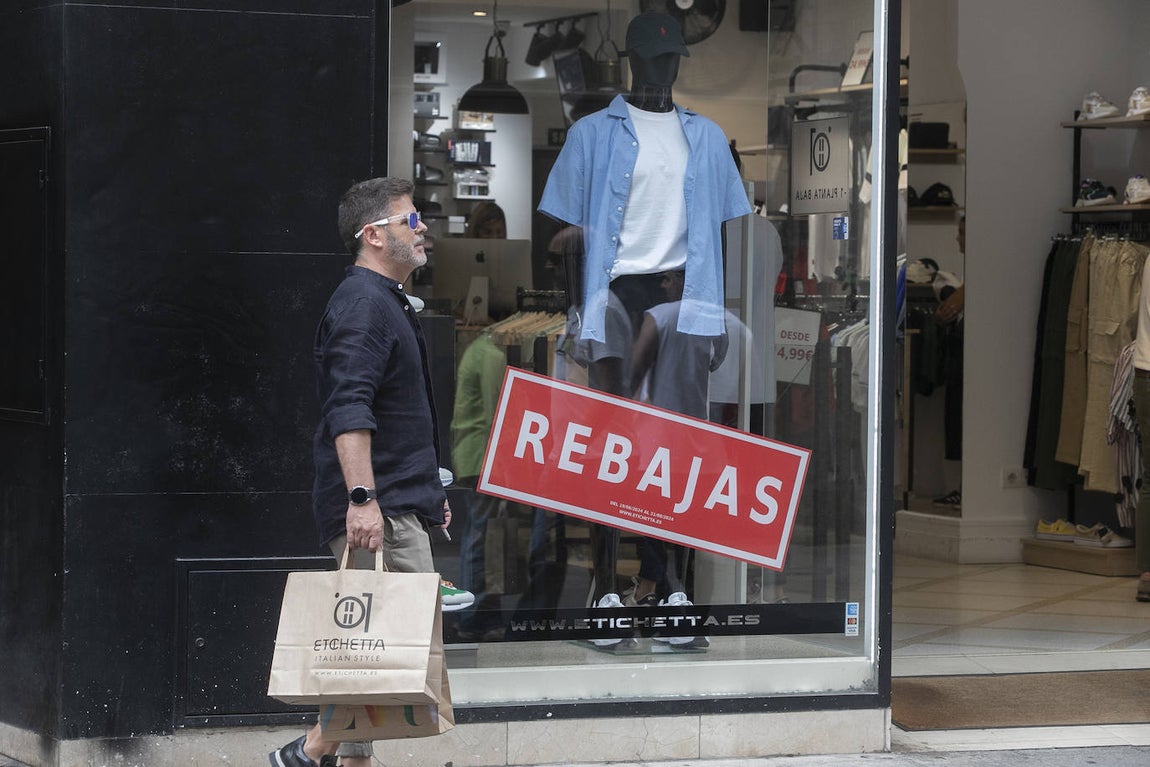 Las descafeinadas rebajas de verano en Córdoba, en imágenes