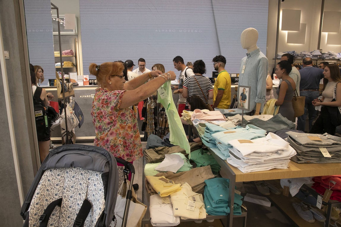 Las descafeinadas rebajas de verano en Córdoba, en imágenes