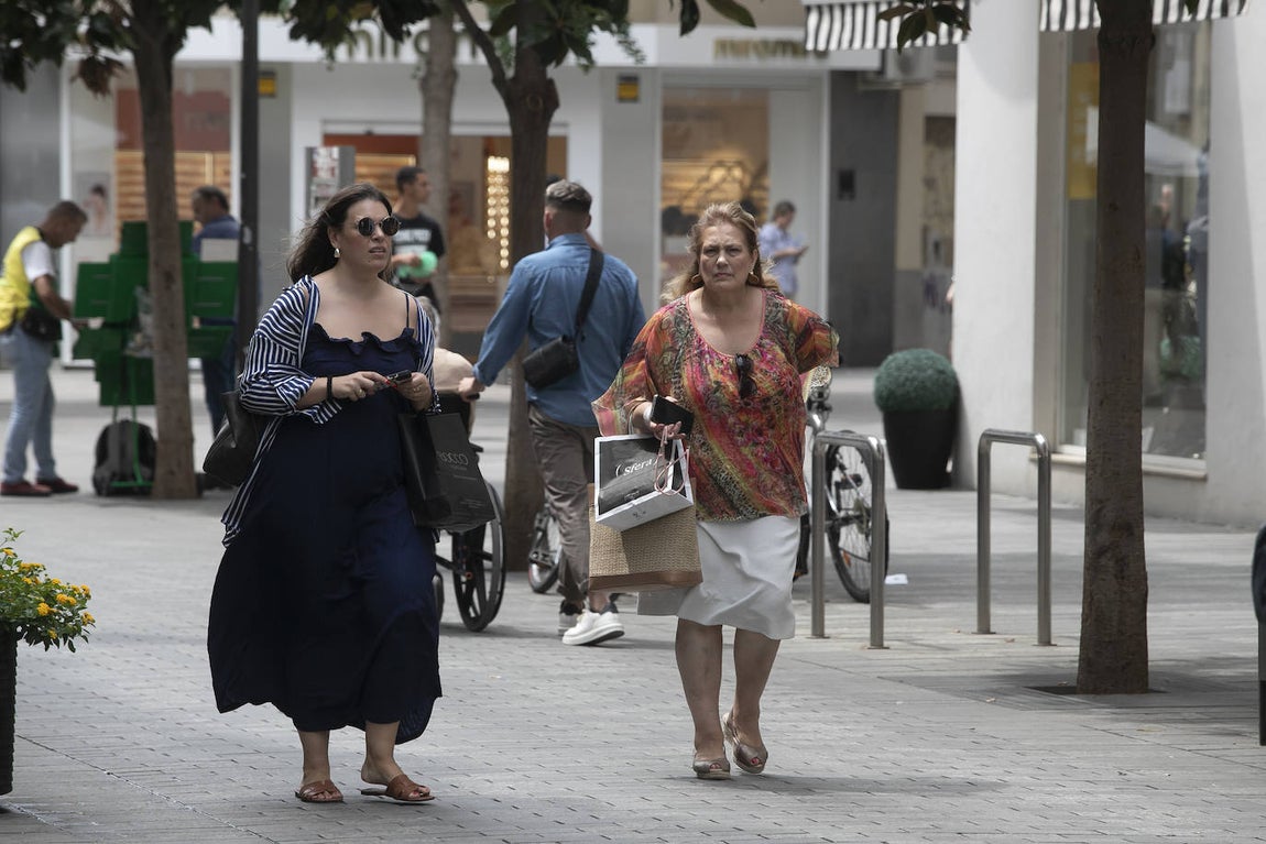 Las descafeinadas rebajas de verano en Córdoba, en imágenes